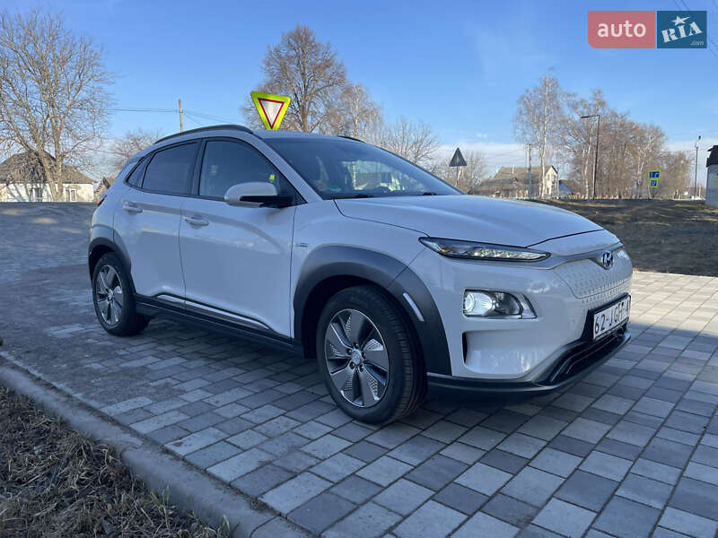 Внедорожник / Кроссовер Hyundai Kona 2019 в Староконстантинове