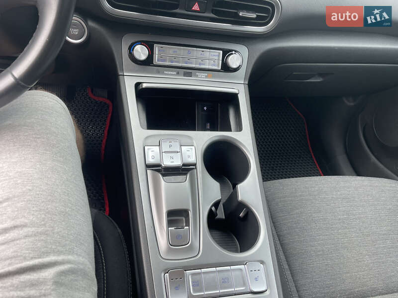 Внедорожник / Кроссовер Hyundai Kona 2023 в Николаеве