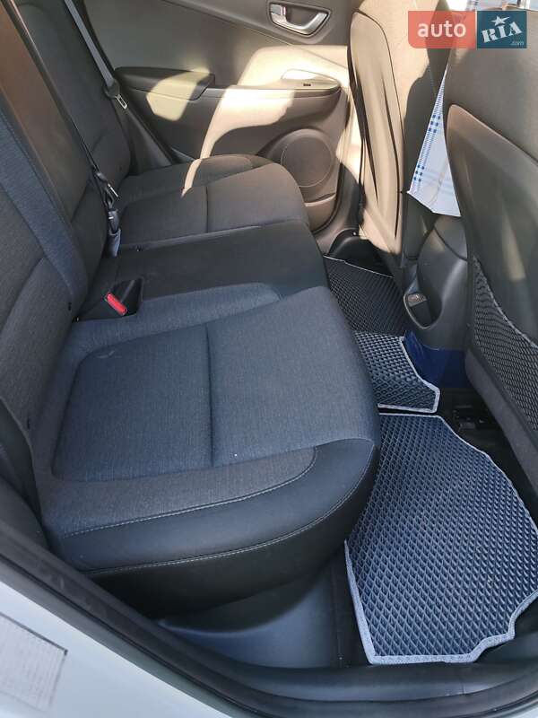 Внедорожник / Кроссовер Hyundai Kona 2023 в Черновцах