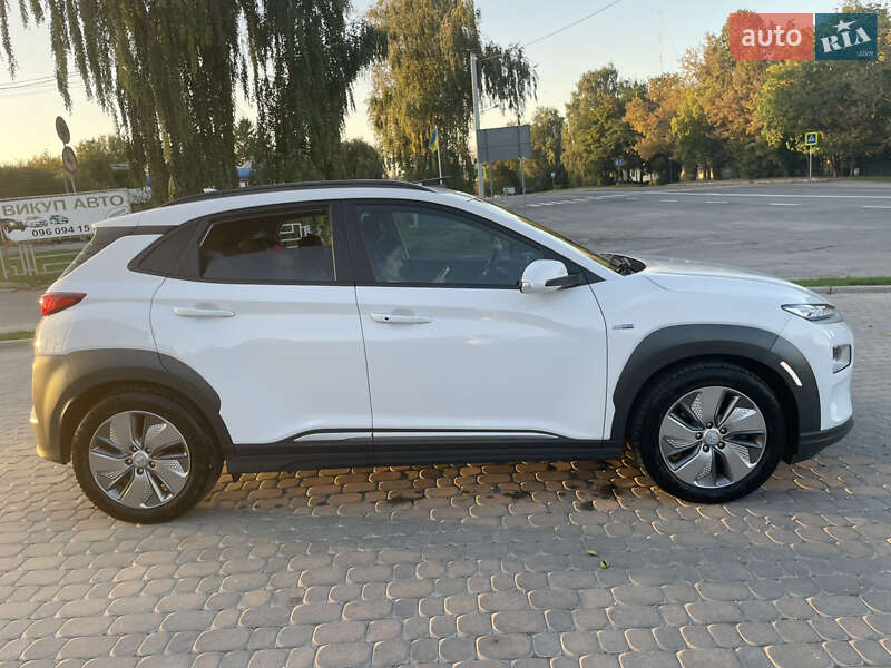 Внедорожник / Кроссовер Hyundai Kona 2020 в Тернополе