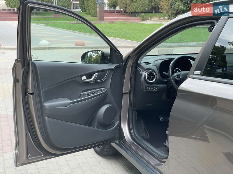 Внедорожник / Кроссовер Hyundai Kona 2021 в Тернополе