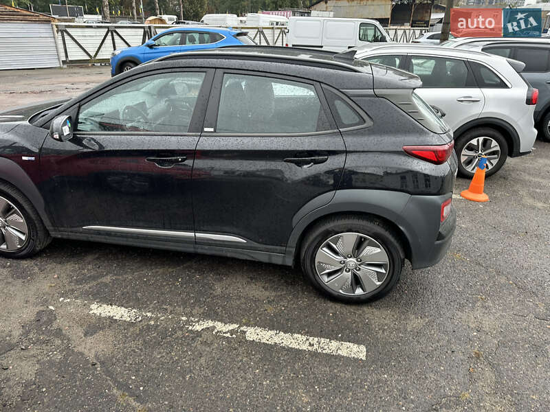Внедорожник / Кроссовер Hyundai Kona 2021 в Киеве