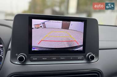 Внедорожник / Кроссовер Hyundai Kona 2021 в 