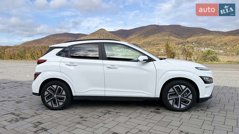 Внедорожник / Кроссовер Hyundai Kona 2022 в Хусте