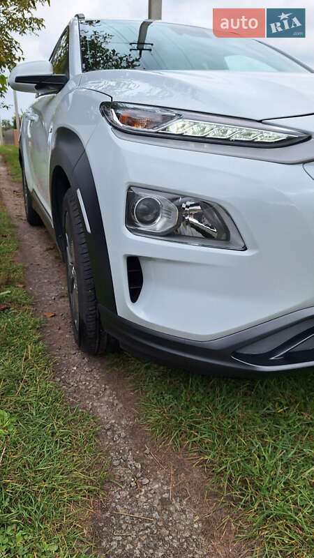 Внедорожник / Кроссовер Hyundai Kona 2020 в Радомышле