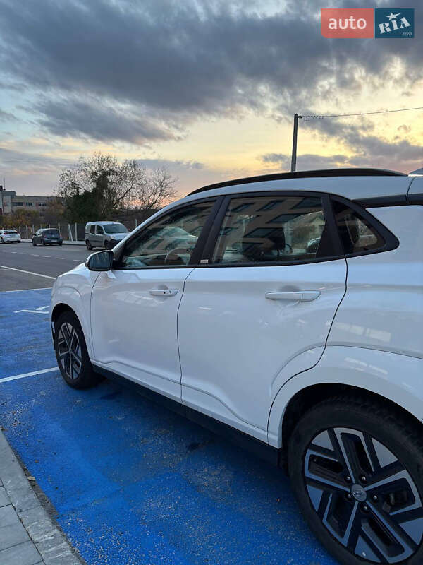 Внедорожник / Кроссовер Hyundai Kona 2022 в Львове