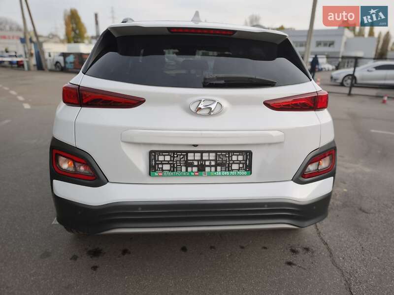Внедорожник / Кроссовер Hyundai Kona 2020 в Киеве