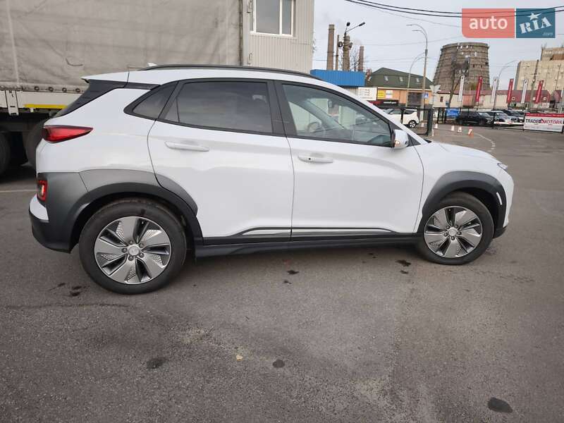 Внедорожник / Кроссовер Hyundai Kona 2020 в Киеве