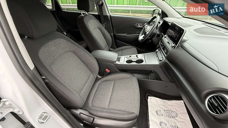 Внедорожник / Кроссовер Hyundai Kona 2020 в Киеве