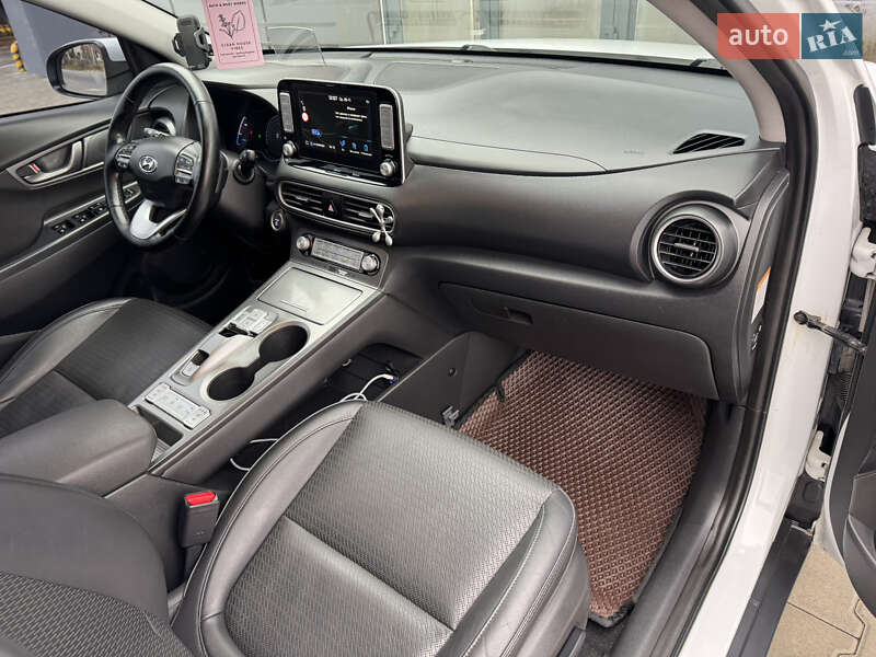 Внедорожник / Кроссовер Hyundai Kona 2018 в Тернополе