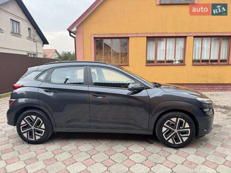 Внедорожник / Кроссовер Hyundai Kona 2022 в Ровно