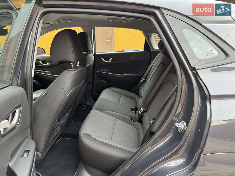 Внедорожник / Кроссовер Hyundai Kona 2022 в Ровно