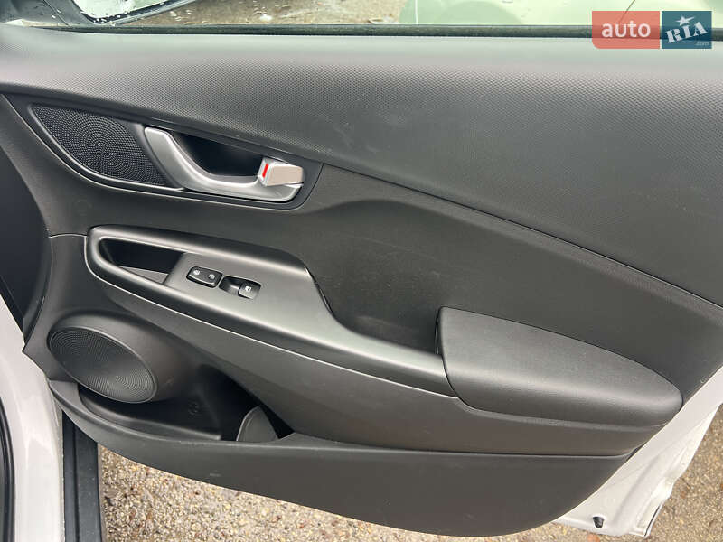 Внедорожник / Кроссовер Hyundai Kona 2022 в Тернополе