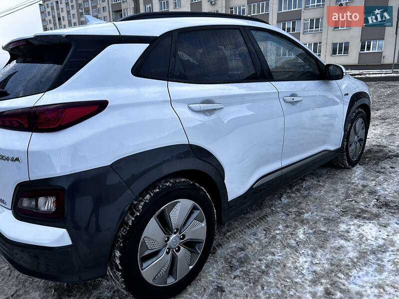 Внедорожник / Кроссовер Hyundai Kona 2020 в Хмельницком