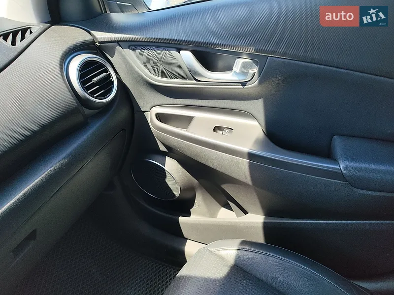 Hyundai Kona 2019 VIN LBE3SBXCXKW000345 фото оголошення 17 з 49
