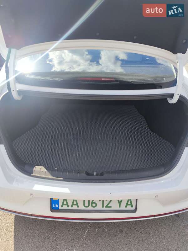 Седан Hyundai Lafesta EV 2020 в Киеве