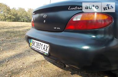 Седан Hyundai Lantra 1995 в Сарнах