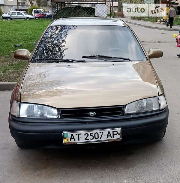 Седан Hyundai Lantra 1992 в Тернополе