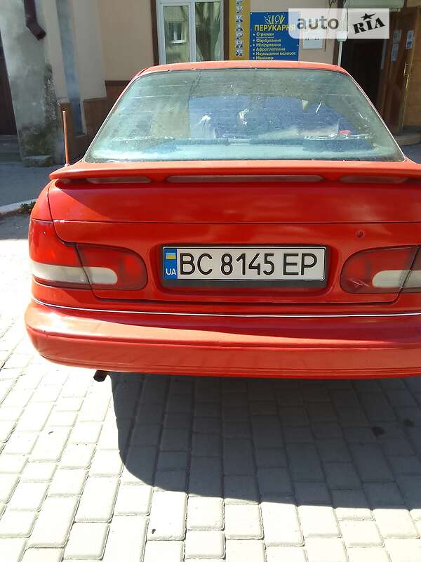 Седан Hyundai Lantra 1995 в Стрию