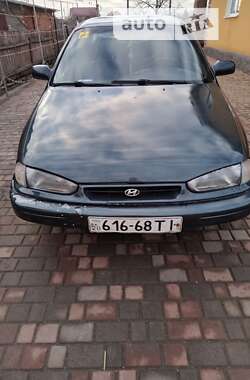 Седан Hyundai Lantra 1995 в Чорткове