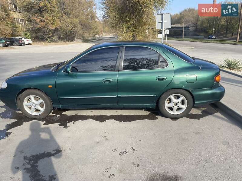 Седан Hyundai Lantra 1999 в Запорожье