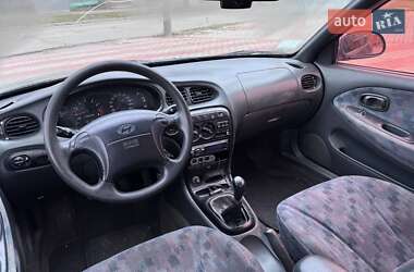 Седан Hyundai Lantra 1996 в Запоріжжі