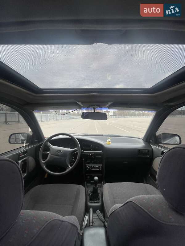 Седан Hyundai Lantra 1994 в Кременчуге
