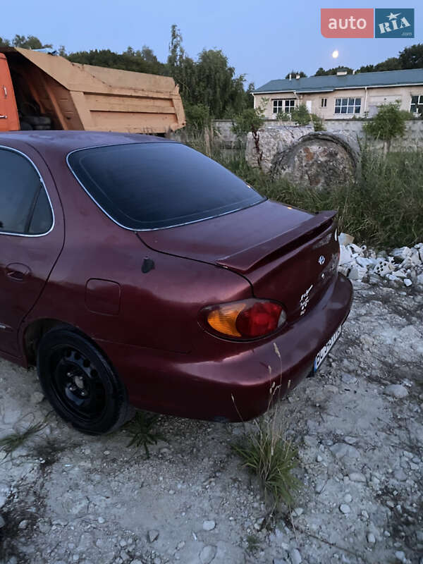 Седан Hyundai Lantra 1999 в Львове