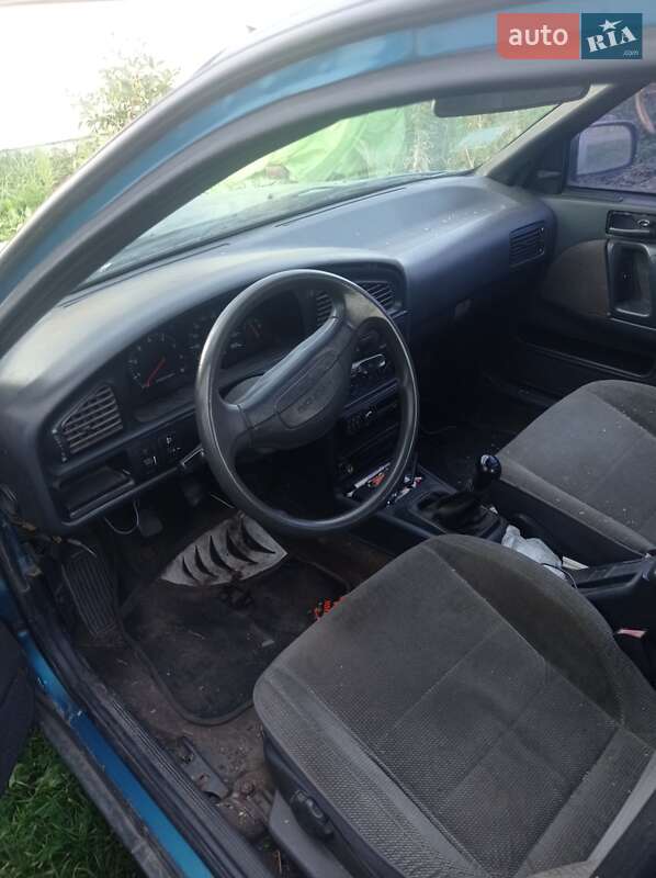 Седан Hyundai Lantra 1992 в Луцке