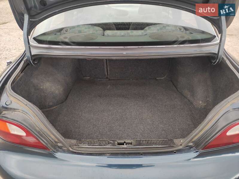 Седан Hyundai Lantra 1995 в Кривом Роге