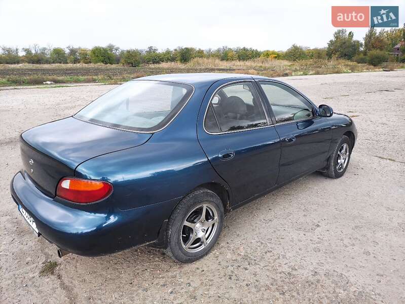 Седан Hyundai Lantra 1995 в Кривом Роге