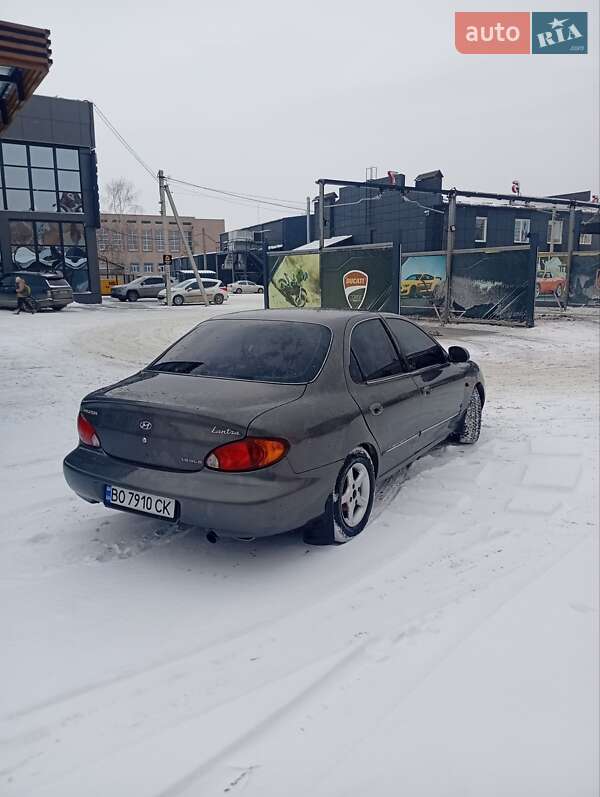 Седан Hyundai Lantra 1999 в Шепетовке