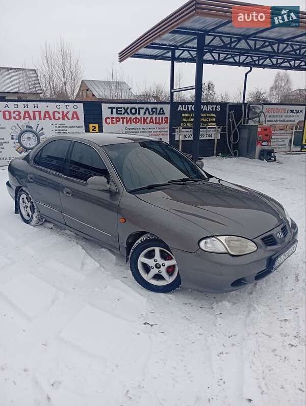 Седан Hyundai Lantra 1999 в Шепетовке