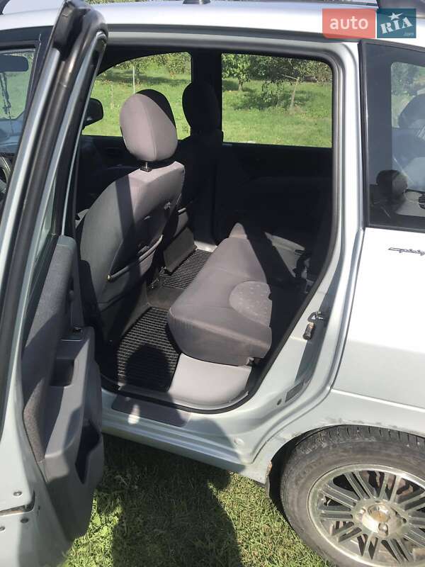 Минивэн Hyundai Matrix 2007 в Буске