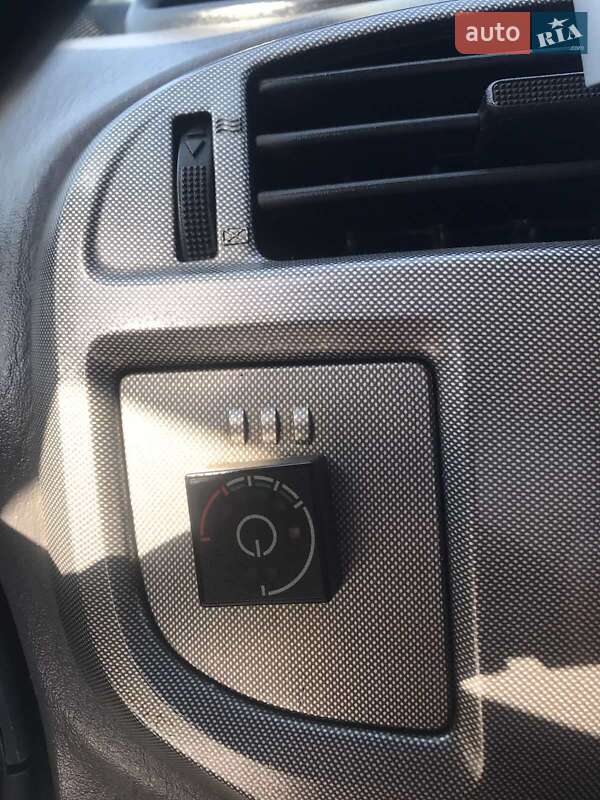 Минивэн Hyundai Matrix 2007 в Буске