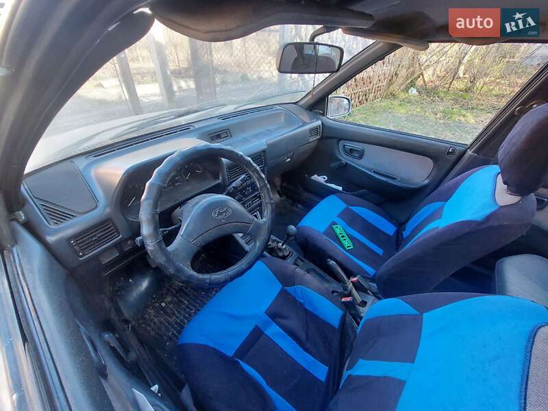 Седан Hyundai Pony 1992 в Львове