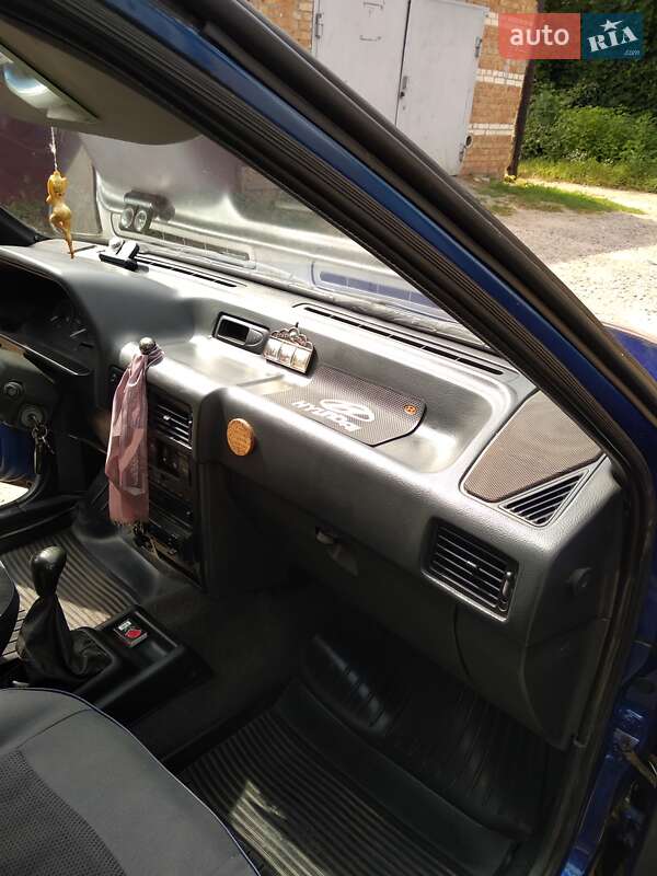 Седан Hyundai Pony 1992 в Ромнах