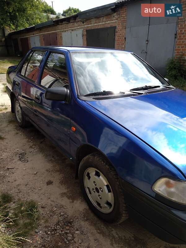 Седан Hyundai Pony 1992 в Ромнах
