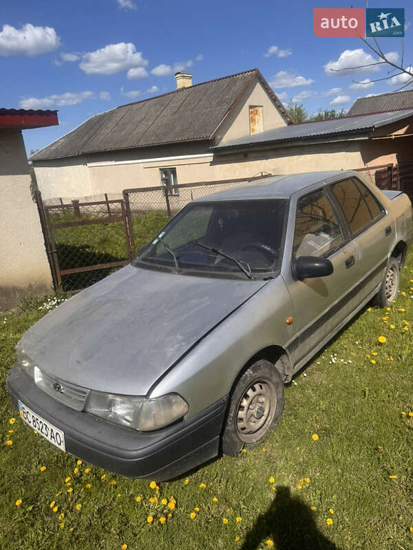 Седан Hyundai Pony 1992 в Львове