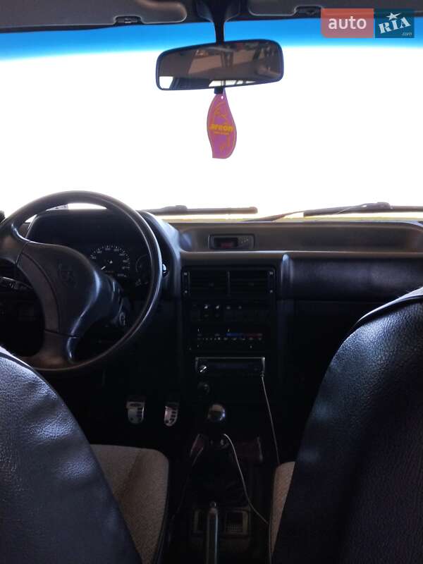 Седан Hyundai Pony 1993 в Корсунцях