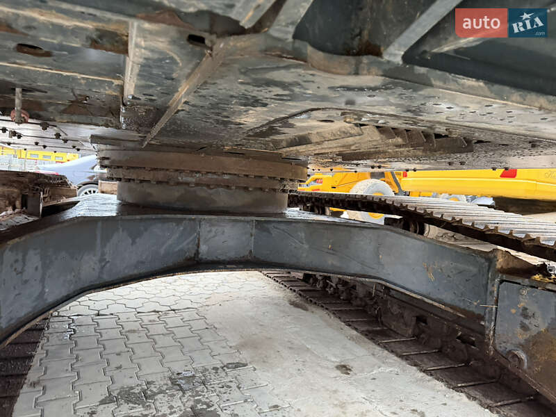 Гусеничный экскаватор Hyundai R 250 NLC-9 2012 в Одессе