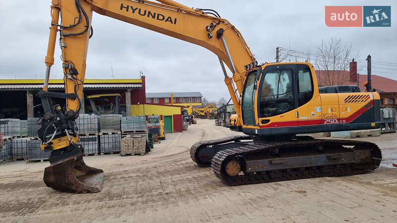 Гусеничный экскаватор Hyundai R 250 NLC-9 2012 в Одессе
