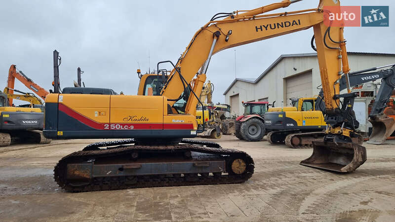 Гусеничный экскаватор Hyundai R 250 NLC-9 2012 в Одессе