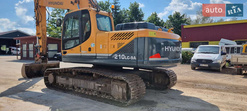 Гусеничный экскаватор Hyundai Robex 220 LC-9A 2012 в Самборе