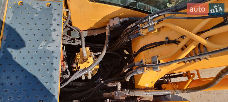 Гусеничный экскаватор Hyundai Robex 220 LC-9A 2012 в Самборе