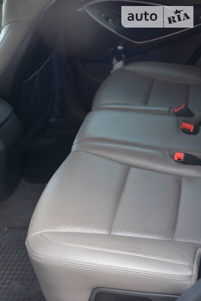 Позашляховик / Кросовер Hyundai Santa FE 2014 в Сваляві