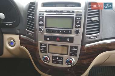Внедорожник / Кроссовер Hyundai Santa FE 2010 в 