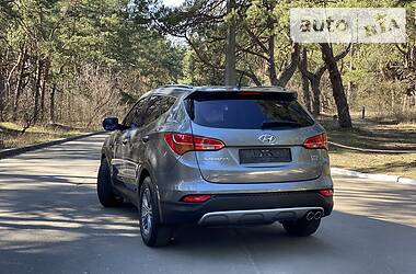 Позашляховик / Кросовер Hyundai Santa FE 2014 в 