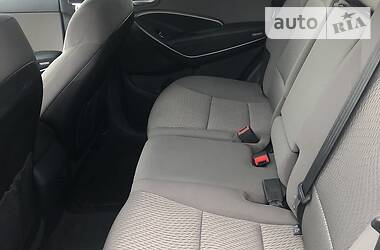 Позашляховик / Кросовер Hyundai Santa FE 2017 в 