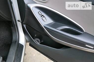 Позашляховик / Кросовер Hyundai Santa FE 2013 в 